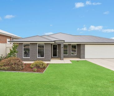 Modern Four-Bedroom Home in Prime Estella Location - Photo 6