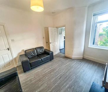 4 bedroom end of terrace house to rent - Photo 2