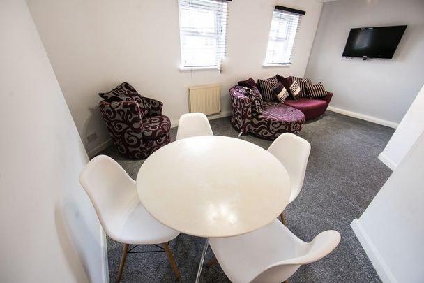 St Michaels Crescent, Headingley, Leeds - Photo 1