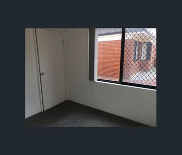 Well Presented Rear Unit - Photo 2