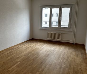 Rent a 3 rooms apartment in La Chaux-de-Fonds - Foto 2