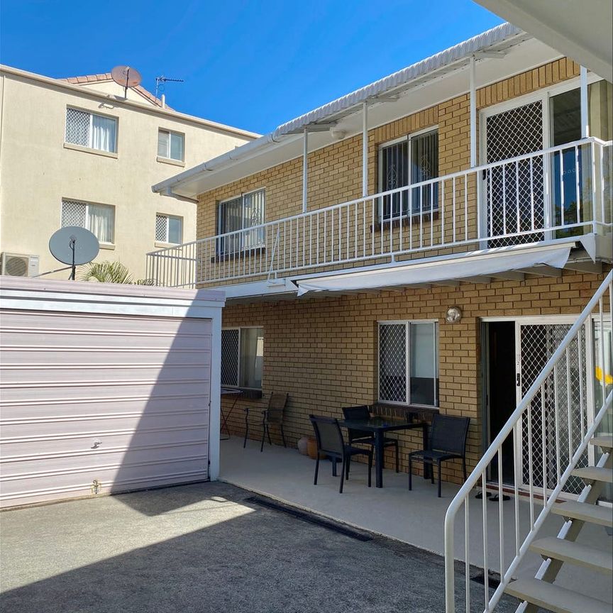 Tidy Beachside Apartment - Photo 1