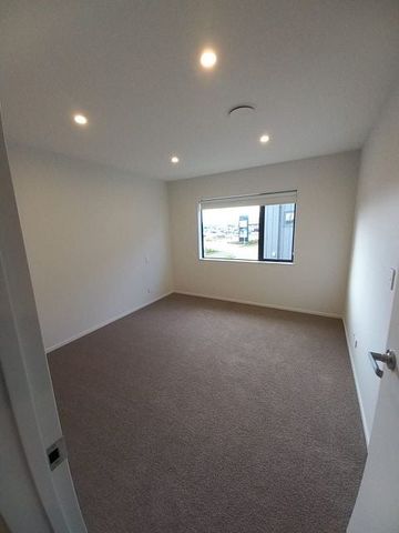 Charming 3BR Townhouse in Takanini! - Photo 5
