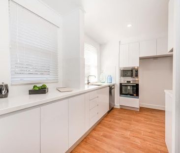 Beautifully appointed two bedroom apartment - Photo 3