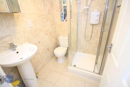 Northfield Road, Hounslow, TW5 - Photo 2