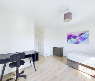 5 bedroom detached house to rent - Photo 3