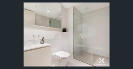 City-Edge Comfort at Claremont Manor - Photo 4