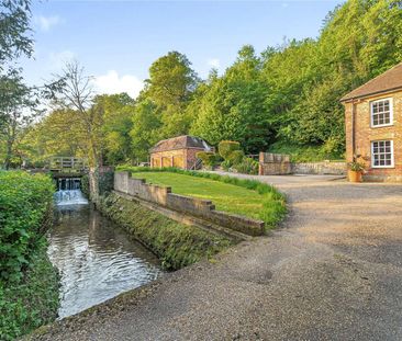 A charming and spacious family home in an idyllic hamlet location. - Photo 5