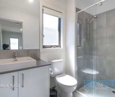 Available Now ! Modern Living in a Convenient Narre Warren Location - Photo 5