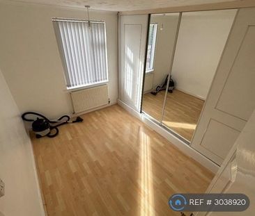 3 bedroom detached house to rent - Photo 3