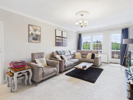 Bulstrode Court, Gerrards Cross,SL9 - Photo 2