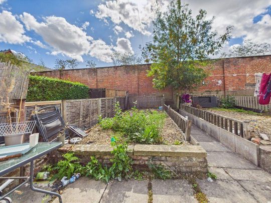 2 bedroom terraced house to rent - Photo 1
