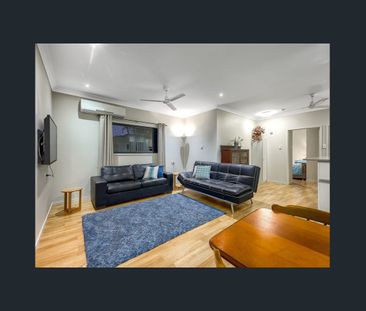 Spacious Family Living with Study & Modern Comfort in Everton Park - Photo 2