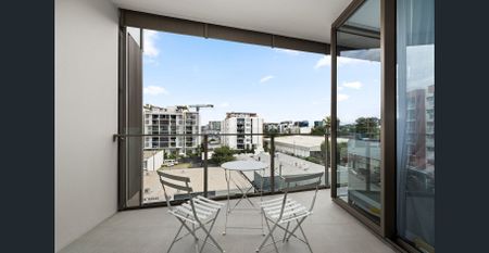 Luxury Riverside Apartment in Exclusive West End Enclave - Photo 3