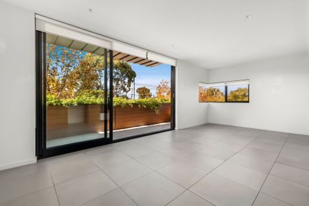 Luxury Two Bedroom Apartment - Photo 5