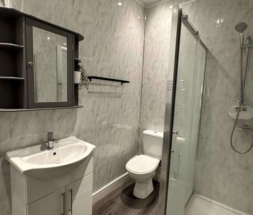 💡 All-Inclusive Double Room | in Rotherham Room 3 - Photo 4