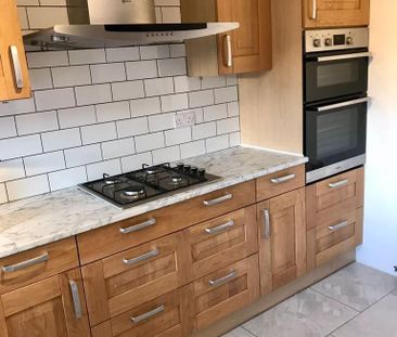 4 bedroom semi-detached house to rent - Photo 5