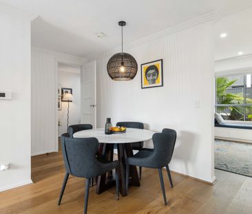 Renovated townhouse in ideal location - Photo 3