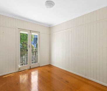 RENOVATED FAMILY HOME THAT TICKS ALL THE BOXES - Photo 3