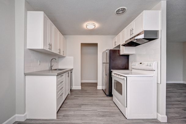The White House Apartments - Photo 1
