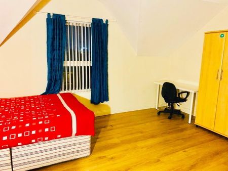 Room 7, 31 Sandhurst Drive, Stranmillis, Belfast, BT9 5AY - Photo 4
