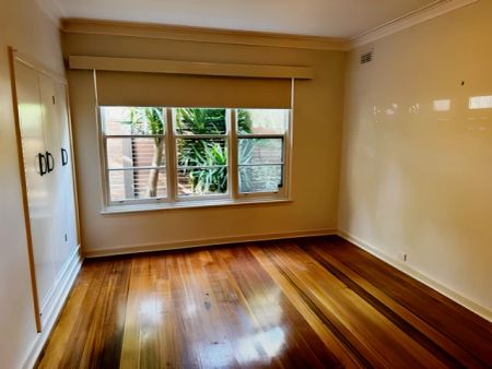 3 Bed, 1 Bath - Photo 5