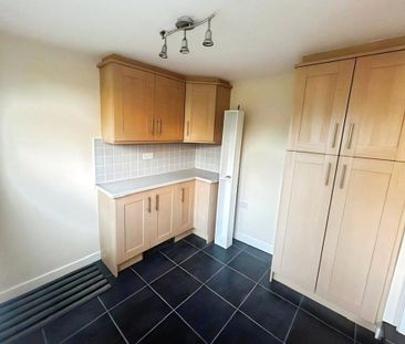 3 bedroom semi-detached house to rent - Photo 6