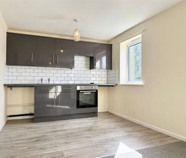 1 bedroom Apartment to rent - Photo 5