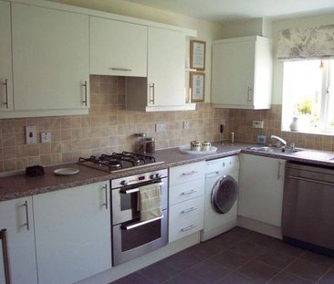 4 bedroom detached house to rent - Photo 4