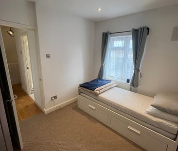 Room in a Shared House, Dursley Road, SE3 - Photo 2