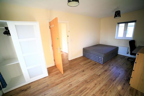 5 bedroom end of terrace house to rent - Photo 1