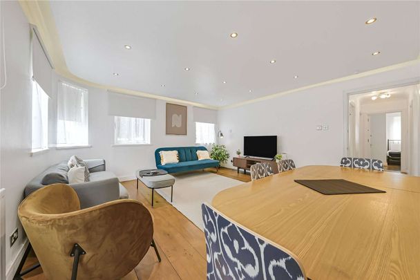 SHORT LET (ALL BILLS INCLUDED) & SHARERS WELCOME - On the raised ground floor of this purpose-built block set behind gate, is this modern & spacious three-bedroom lateral apartment. - Photo 1