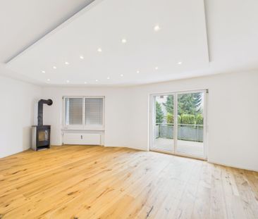 Modernly renovated 4.5-room apartment with terrace and Swedish stov... - Photo 1