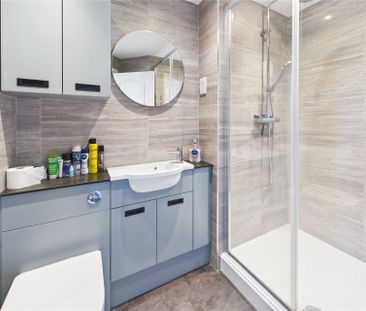 2 bedroom Flat in Luscinia View, Reading - Photo 6