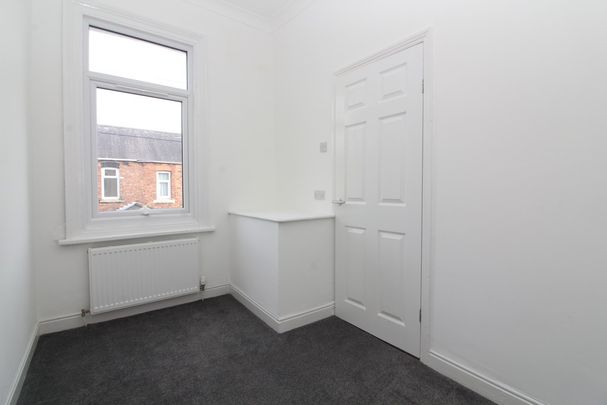 2 Bedroom Mid Terraced House - Photo 1