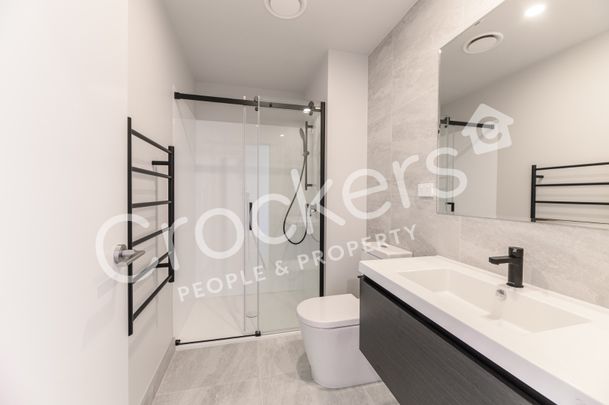 Modern Apartment in Albany with Car Park - Photo 1