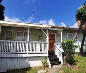 Fully fenced home+garden in a convenient location - Photo 3