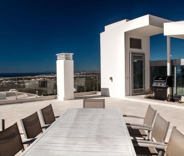 5 bedroom luxury Townhouse for rent in The Golden Mile, Marbella, A... - Photo 1