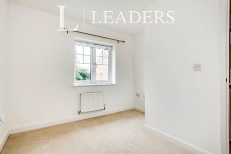 5 bedroom detached house to rent - Photo 2