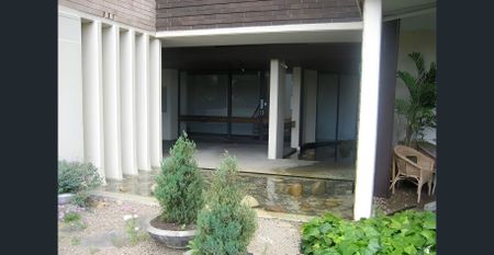 Radiant 2 Bedroom Apartment in Ideal Location - Photo 4