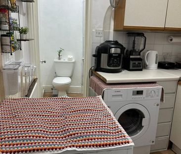 1 Bed Flat, Blackheath, SE3 - Photo 6