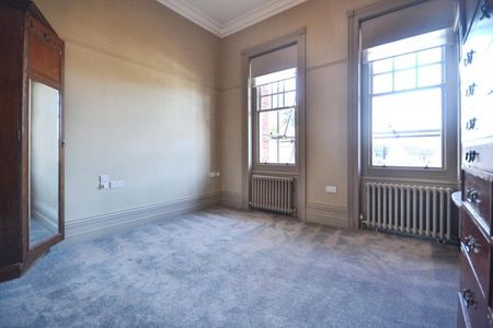 2 bedroom Flat To Let - Photo 2