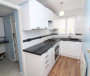 3 bedroom end of terrace house to rent - Photo 4