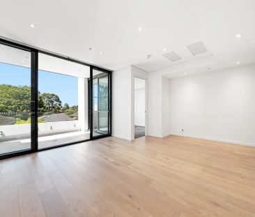 Beautifully Appointed North Facing Apartment in Quiet Location - Photo 2