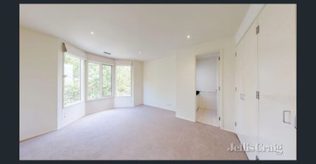 Spacious Living - Photo 4