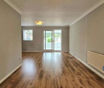 4 bedroom detached house to rent - Photo 2