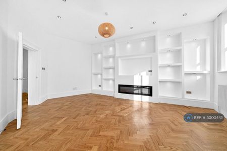4 bedroom flat to rent - Photo 3
