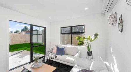 Modern Two-Bedroom Unit – Secure Living in a Handy Location - Close to the Hospital - Photo 3