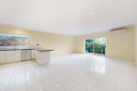 Contemporary Comfort and Prime Position in the Heart of Essendon - Photo 3