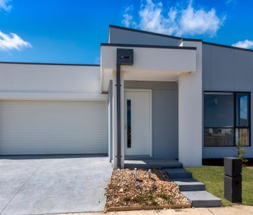 Charming 3-Bedroom Family Home with Modern Comforts and Low-Mainten... - Photo 5